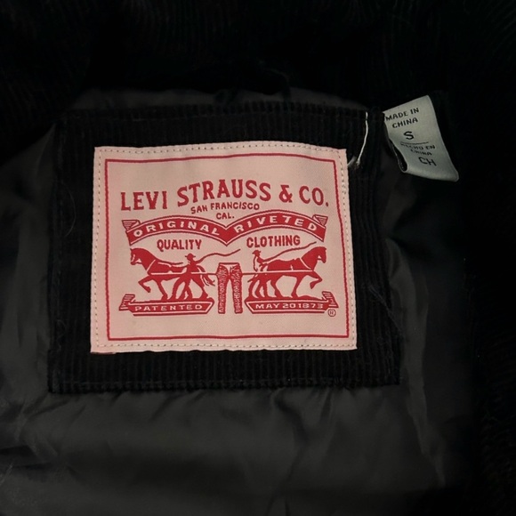 Levi’s Puffer - Picture 3 of 3
